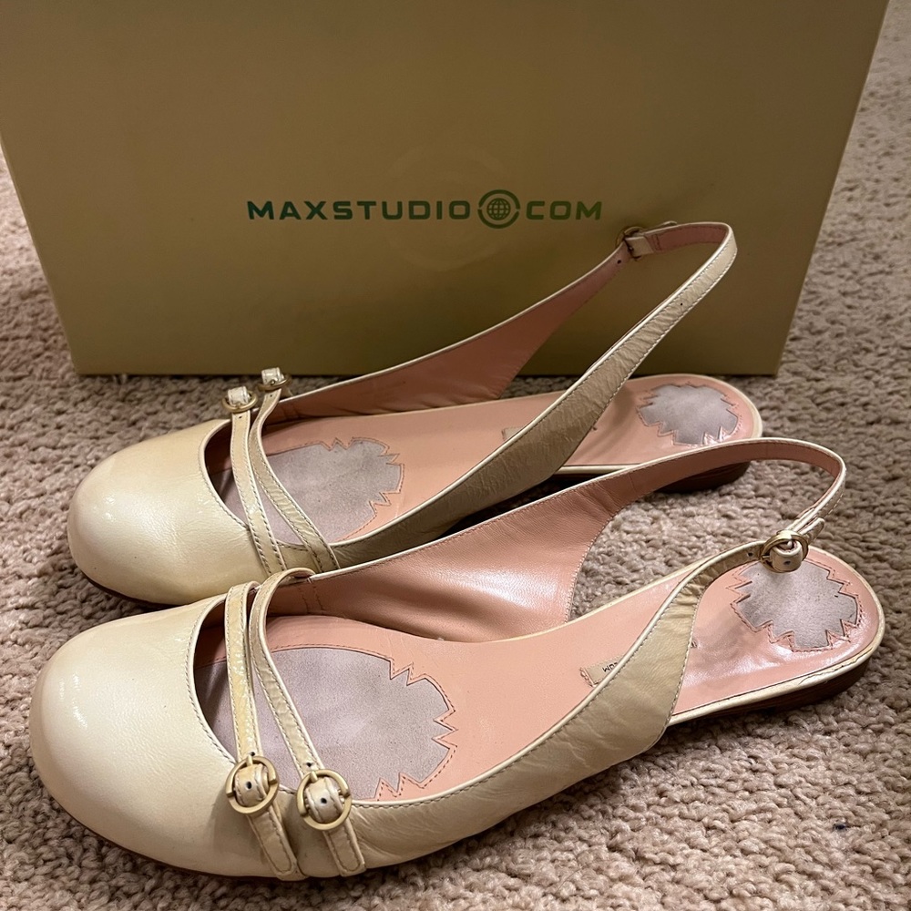 Max Studio Beige Patent Leather Flats Slingback Sandal. Size 8.5